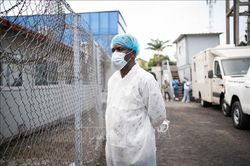 Các quốc gia trên thế giới đang làm gì để ngăn Ebola 'vượt biên'?