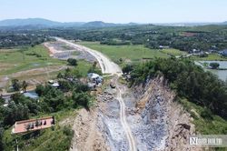 Vì sao tuyến đường 2,7km ở Thanh Hóa làm 4 năm chưa xong?