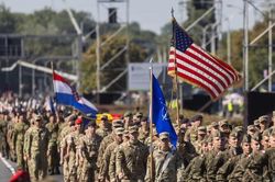 NATO sắp bị Mỹ 'thả nổi': Rút tàu ngầm hạt nhân, cắt giảm máy bay ném bom, tiêm kích và tàu khu trục