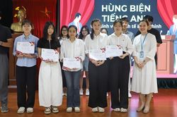 Sinh viên Học viện Phụ nữ Việt Nam thi hùng biện tiếng Anh