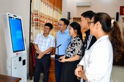 Chính quyền phục vụ, giữ vững lòng dân