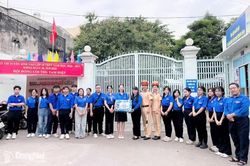 Thường trực Thành đoàn thăm, động viên các đội hình tình nguyện Tiếp sức mùa thi