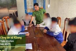 Răn đe nhóm học sinh cấp 2 ném bột mì vào nhau trên quốc lộ 19