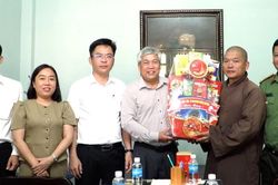 Lãnh đạo phường Cam Ranh thăm, chúc mừng các cơ sở Phật giáo