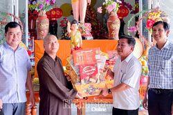 Lãnh đạo xã Đại Lãnh thăm, chúc mừng các cơ sở Phật giáo