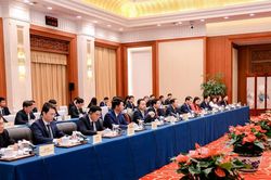 Bí thư Tỉnh ủy Lào Cai Dương Quốc Huy hội kiến với Bí thư Tỉnh ủy Vân Nam Vương Ninh