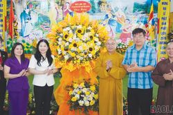 Phó Chủ tịch UBND tỉnh Vũ Thị Hiền Hạnh thăm, chúc mừng chức sắc Phật giáo