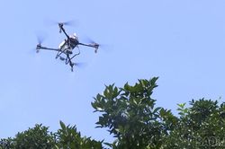 Nông dân xã Nghĩa Tâm ứng dụng flycam vào sản xuất