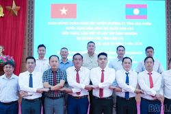 Huyện Mường Ét, tỉnh Hua Phăn (Lào) thăm và trao đổi, học tập kinh nghiệm tại xã Bản Lầu
