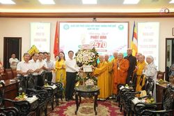 Lãnh đạo thành phố thăm, chúc mừng Đại lễ Phật đản Phật lịch 2570