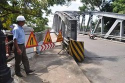 Phân luồng giao thông, sửa chữa cầu Trường Tiền
