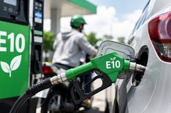 Có phải xả hết xăng cũ trước khi đổ xăng E10?