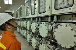 Căng mình giữa nắng nóng cao điểm, bảo vệ an toàn hệ thống truyền tải điện phía Bắc