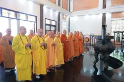 Ban Trị sự GHPGVN TP.HCM dâng hương tưởng niệm tại Đền thờ Liệt sĩ phường Vũng Tàu