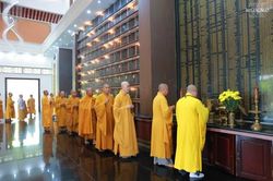 Ban Trị sự GHPGVN TP.HCM dâng hương tưởng niệm tại Đền thờ Liệt sĩ phường Vũng Tàu