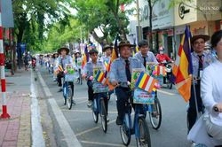 Diễu hành xe đạp hoa kính mừng Phật đản Phật lịch 2570