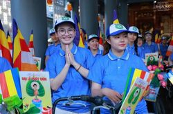 Diễu hành xe đạp hoa kính mừng Phật đản Phật lịch 2570