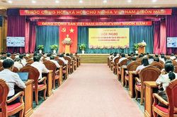 Xây dựng nền hành chính phục vụ người dân, doanh nghiệp