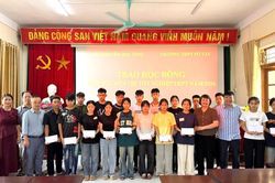 Hội Khuyến học tỉnh Cao Bằng trao 100 suất học bổng 'Tiếp sức mùa thi tốt nghiệp trung học phổ thông'