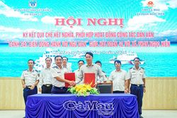 Cảnh sát biển đồng hành cùng ngư dân Xã Phan Ngọc Hiển