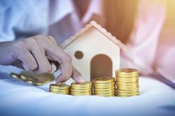 Tín dụng bất động sản và bài toán điều tiết dòng vốn