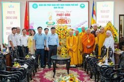 CATP Huế thăm, chúc mừng Ban Trị sự GHPGVN thành phố nhân Đại lễ Phật đản 2026