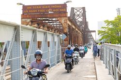 Cầu Long Biên thông xe trở lại, giảm áp lực giao thông hai bờ sông Hồng