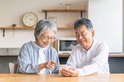 Ứng dụng 'Bạn đã chết chưa?' từ chỗ bị 'mắng mỏ' thành công cụ bảo vệ người già