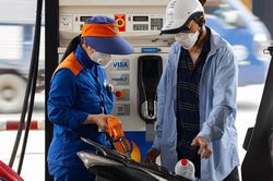 Giá xăng dầu đồng loạt giảm, nhiều nhất gần 1.400 đồng/lít