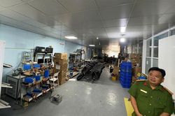 CSGT TP.HCM đột kích loạt lò 'độ' xe điện, tạm giữ hàng trăm phương tiện