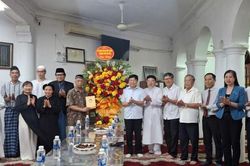 Lãnh đạo Ủy ban MTTQ Việt Nam thành phố thăm, chúc mừng Ban Quản trị Thánh đường Hồi giáo Al-Noor Hà Nội
