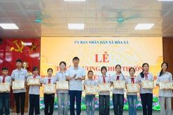 Xã Hòa Xá vinh danh 71 học sinh tiêu biểu, vượt khó vươn lên