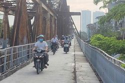 Cầu Long Biên thông xe, gánh bớt khoảng 70% lượng xe mô tô qua cầu Chương Dương