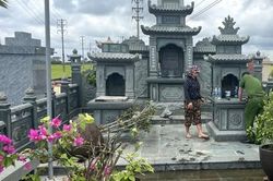 Gã đàn ông mắc bệnh tâm thần đập phá nhiều ngôi mộ ở nghĩa trang