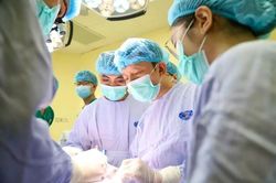 Tưởng nhiệt miệng thông thường, người đàn ông phát hiện ung thư lưỡi khi đi khám
