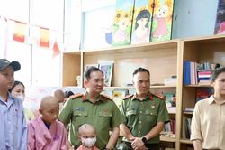 Hành trình nhân văn của Thanh tra Công an Thủ đô gửi tới bệnh nhi K Tân Triều