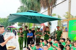 Trang bị kỹ năng sống còn cho trẻ em trước nguy cơ đuối nước mùa hè