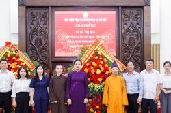 Phó Chủ tịch - Tổng Thư ký Hà Thị Nga chúc mừng Đại lễ Phật đản tại Học viện Phật giáo Việt Nam