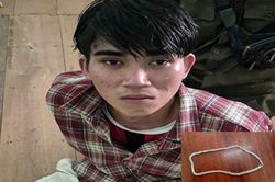 Bắt giữ thanh niên cướp giật dây chuyền của học sinh trước cổng trường sau 2 giờ