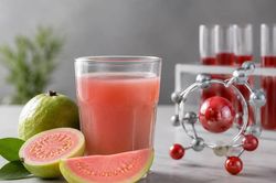 Vì sao nước ép ổi được khuyên dùng khi bổ sung sắt?