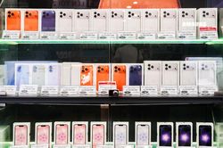 Apple lặng lẽ loại bỏ các dòng điện thoại Samsung khỏi chương trình đổi cũ đổi mới lấy iPhone 17