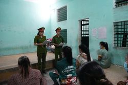 Người bị tạm giam được nhận quà tối đa 3 lần/tháng