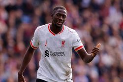 Liverpool nhận 'gáo nước lạnh' từ trụ cột