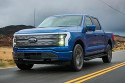 Cổ phiếu Ford tăng nhờ xoay trục từ xe điện sang lưu trữ năng lượng