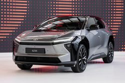 Doanh số Toyota toàn cầu giảm tháng thứ ba liên tiếp