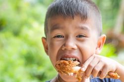 HCDC cảnh báo sai lầm khiến trẻ ăn đủ vẫn thiếu chất