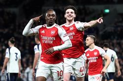Muốn hạ PSG, Arsenal phải trở thành Chelsea