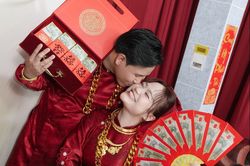 Cô dâu TP.HCM tặng chú rể 150 triệu và 2 cây vàng ở lễ cưới