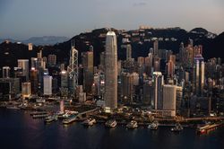 Hong Kong vượt Thụy Sĩ thành trung tâm quản lý tài sản lớn nhất thế giới