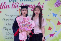 Mẹ 31 tuổi gây sốt vì như 'chị em sinh đôi' với con gái